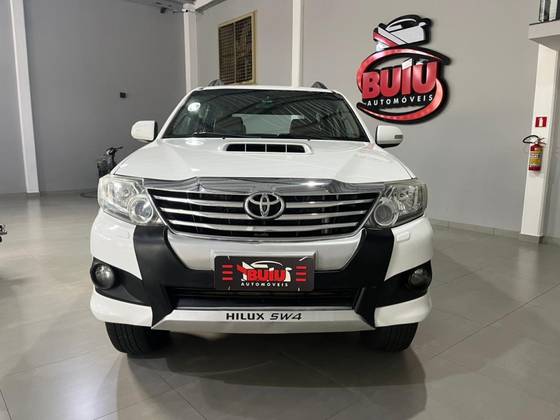 TOYOTA HILUX SW4 3.0 SRV 4X4 7 LUGARES 16V TURBO INTERCOOLER DIESEL 4P AUTOMÁTICO TOYOTA HILUX SW4 3.0 SRV 4X4 7 LUGARES 16V TURBO INTERCOOLER DIESEL 4P AUTOMÁTICO